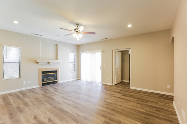 Foto del edificio - Beautiful 3-Bedroom Home in Tolleson, AZ