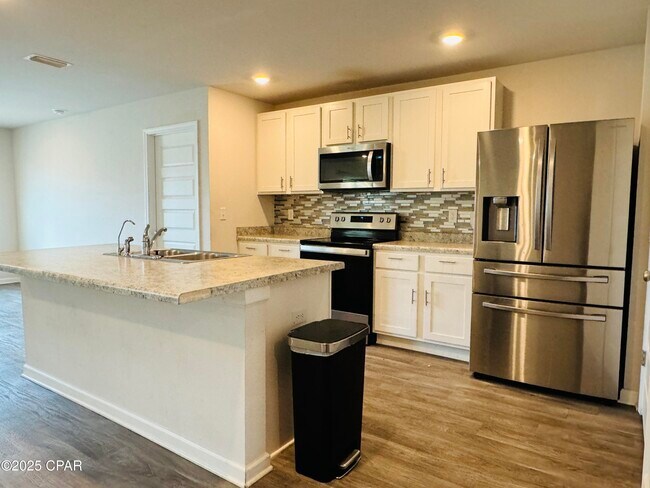Building Photo - 4011 Silver Spur Rd