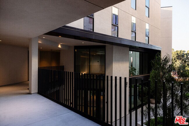 Building Photo - 3004 W Sunset Blvd