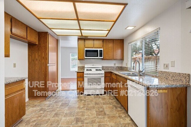 Building Photo - 42355 Maskuaz Ct