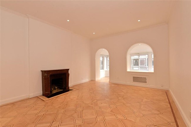 Building Photo - 49 E 63rd St