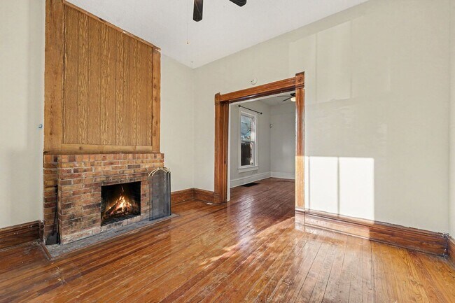 Building Photo - 2315 Franklin St