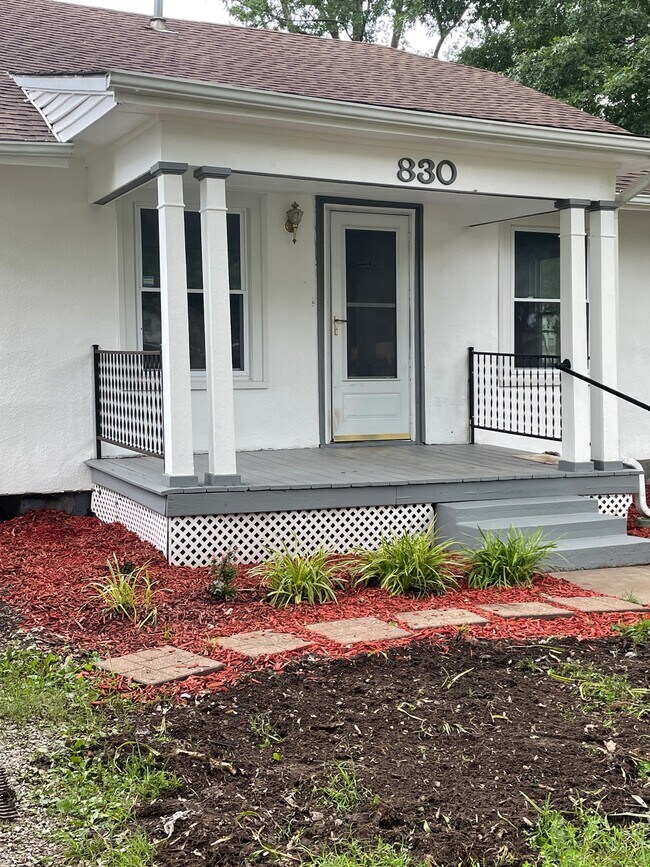 830 S Sycamore St, Ottawa, KS 66067 House Rental in Ottawa, KS