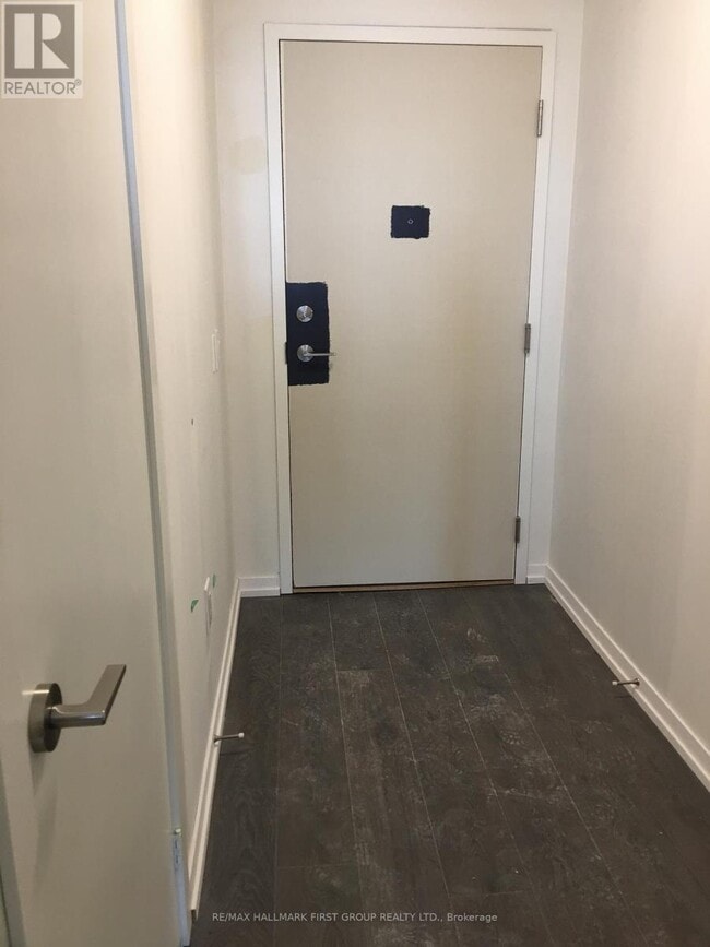 Building Photo - 3237 Bayview Ave