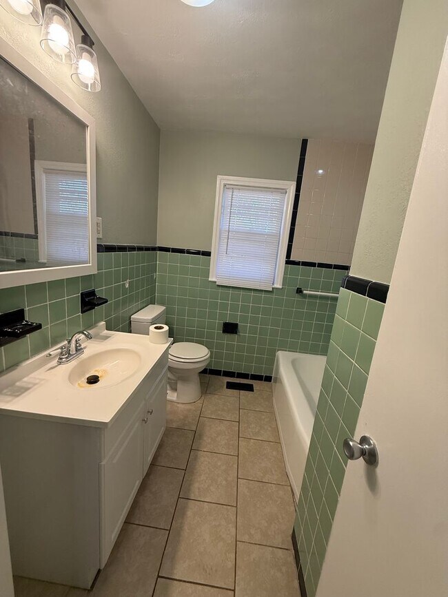 Foto del edificio - Freshly Updated 3 Bedroom 1 Bathroom Home in Decatur!