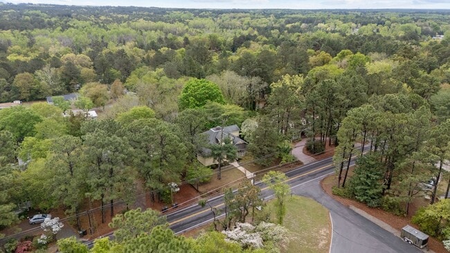 Building Photo - 802 N Poplar St