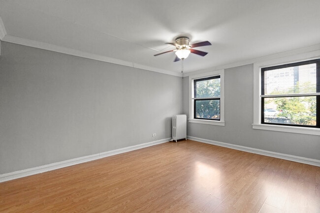 Building Photo - 661 W Sheridan Rd