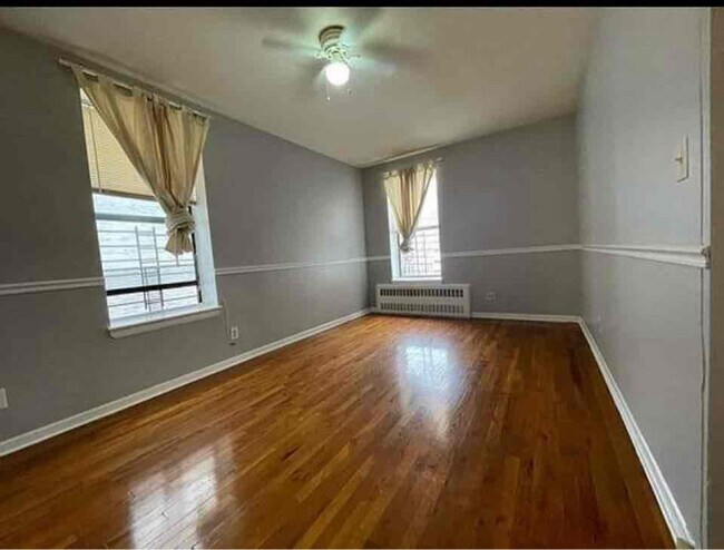 Building Photo - 733 E 147th St