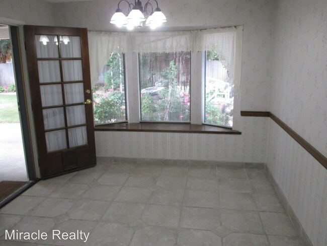 Building Photo - 509 Mainberry Dr