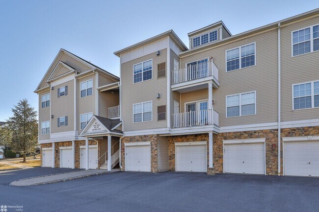 Building Photo - Bright, spacious 2-bedroom / 2-bath condo available now!