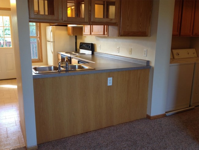 Building Photo - 660 Circle Pine Dr
