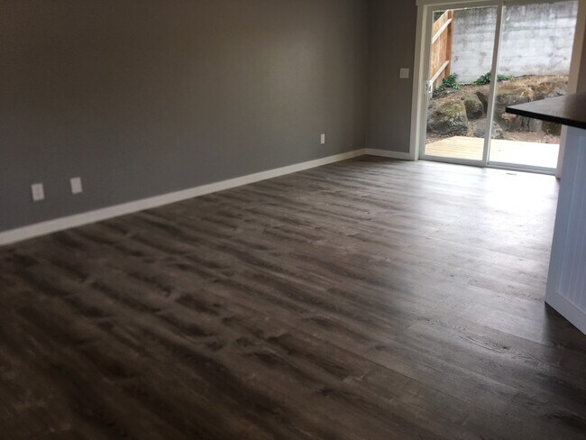 Foto del edificio - Gorgeous  3 Bed 2 Bath Home In The Dalles