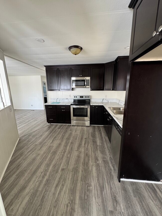 Foto del edificio - 24303 Woolsey Canyon Rd