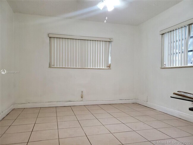 Building Photo - 6511 Santona St