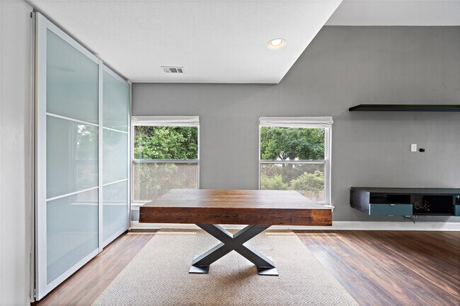 Foto del edificio - 2413 Emancipation Ave