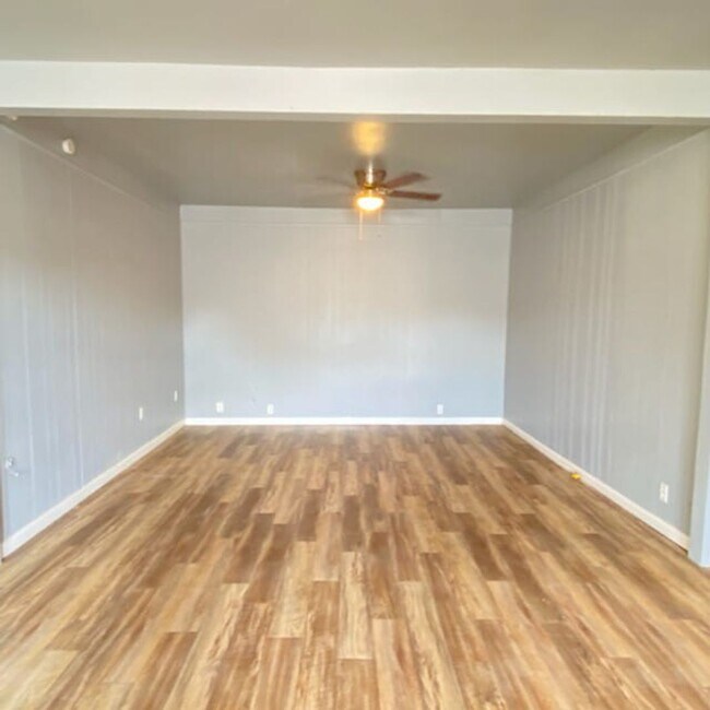 Building Photo - $0 First Month's Rent / $0 Deposit at Move-in