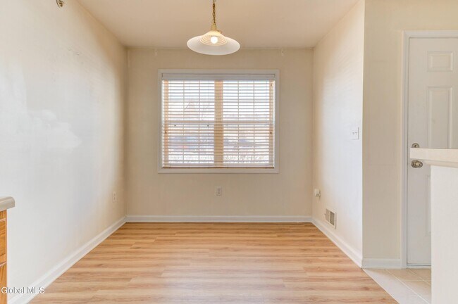 Foto del edificio - 906 Heritage Way