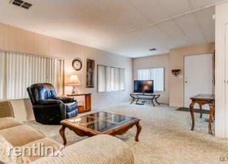 Building Photo - 400 E Roberts Ln