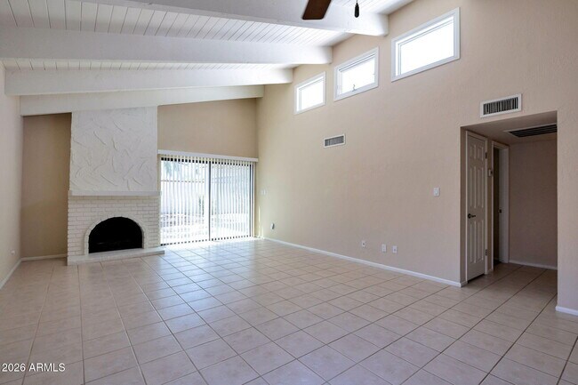 Foto del edificio - 5526 N 71st St