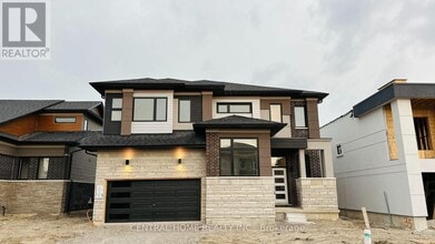 Building Photo - 3773 Sunbank Cres