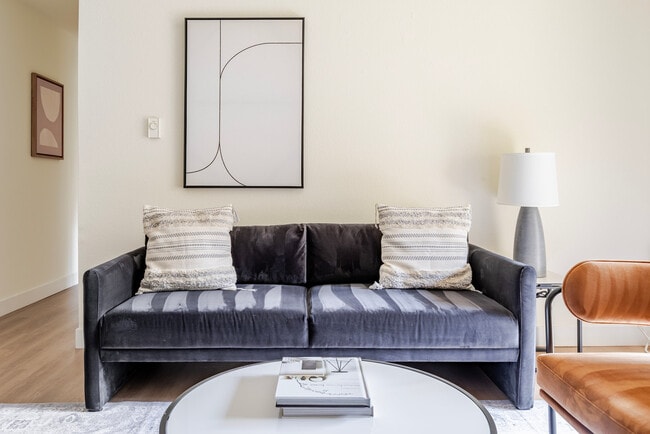 Building Photo - 1600 Villa St