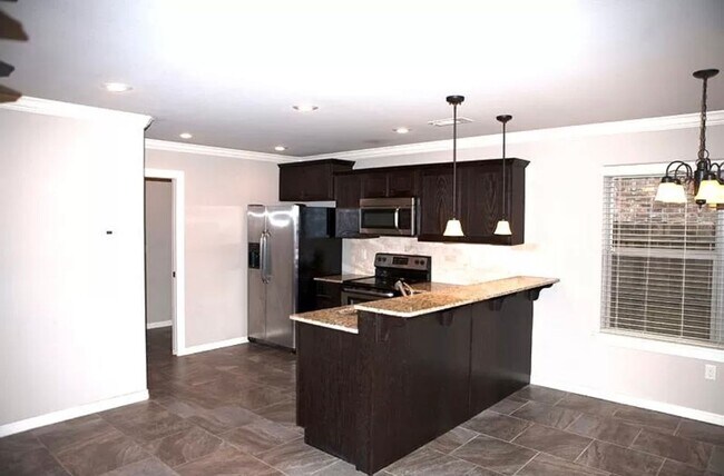 Photo - Available August 1st! Two-Story 3 Bedroom, 2.5 Bathroom in the center of Fayetteville House