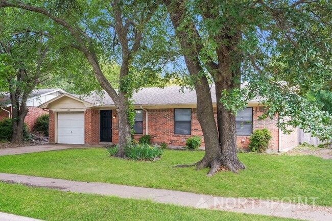 Building Photo - 803 Lisa Ln