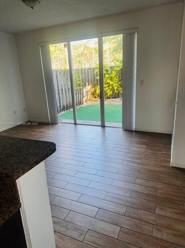 Foto del edificio - 4256 NE 9th St