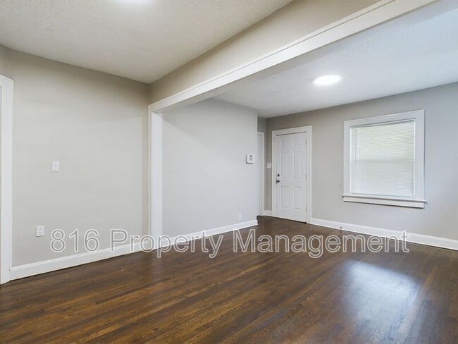 Building Photo - 3032 Elmwood Ave
