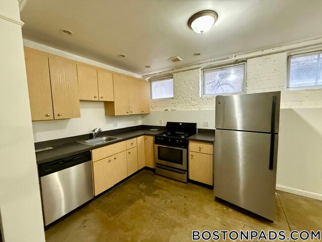 Building Photo - 72 Frankfort St