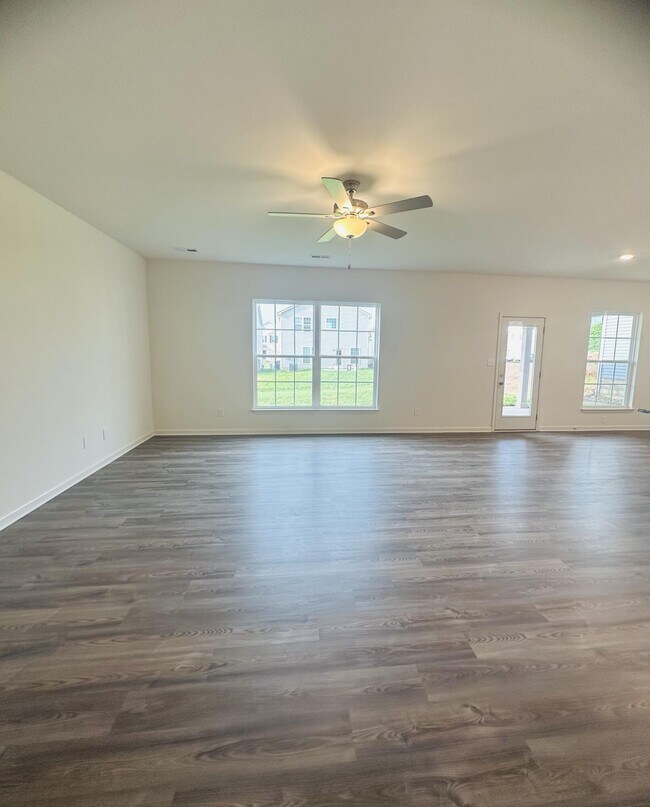 Foto del edificio - 2380 Geranium Ln