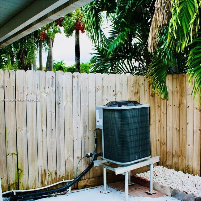 Building Photo - 2079 W 54th Terrace