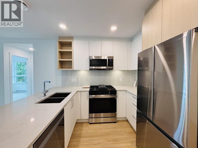 Photo du bâtiment - 723 Grover Ave