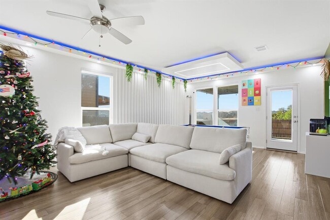 Foto del edificio - 102 Whitney Dr