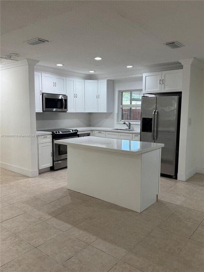 Building Photo - 3 bedroom in Cooper City FL 33328