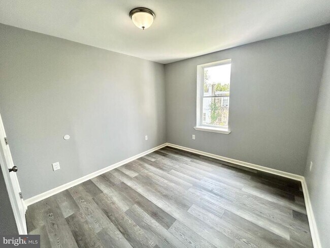 Foto del edificio - 6418 N Woodstock St