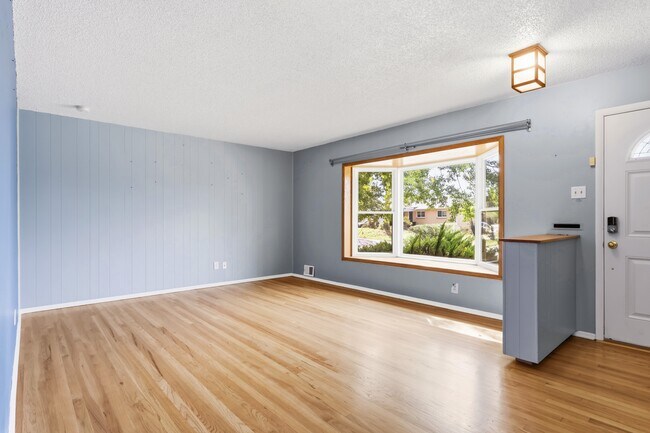 Foto del edificio - 3705 W Eastman Ave