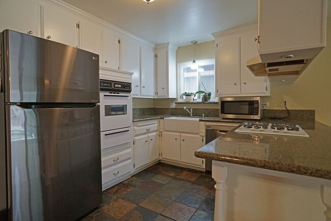 Building Photo - 2547 El Burlon Cir