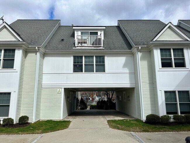 Building Photo - 14 Haviland St