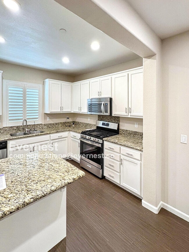 Building Photo - 3343 Vittoria Loop