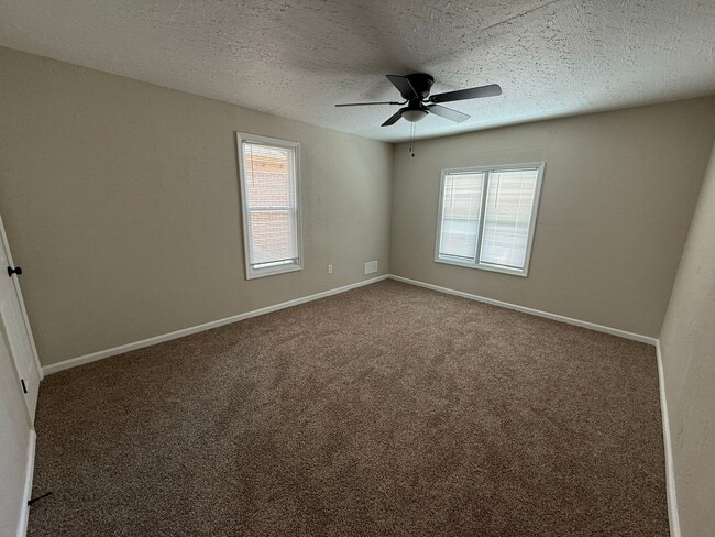 Building Photo - Renovated 5-Bedroom Home – We Welcome Sect...