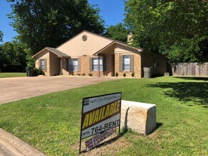 Building Photo - 3620 Mahan St