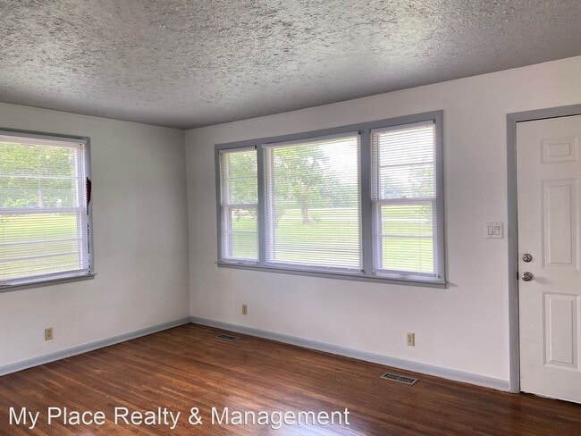 Building Photo - 3 br, 1.5 bath House - 1137 Drake Rd