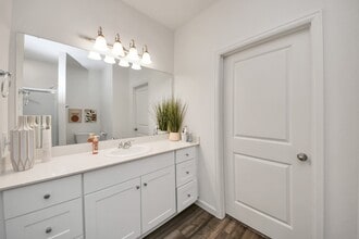 Building Photo - 2013 Chianti Grv Ln