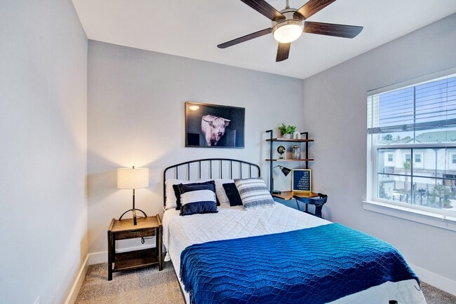Foto del edificio - 28325 Birnham Woods Dr