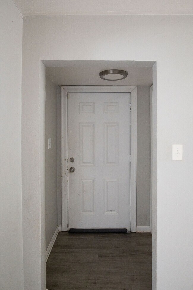 Foto del edificio - 331 Sandhurst Dr
