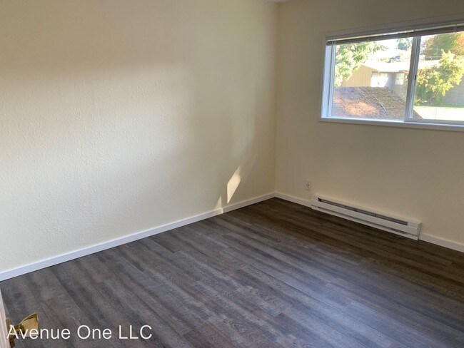 Foto del edificio - 626 Harrington Ave NE
