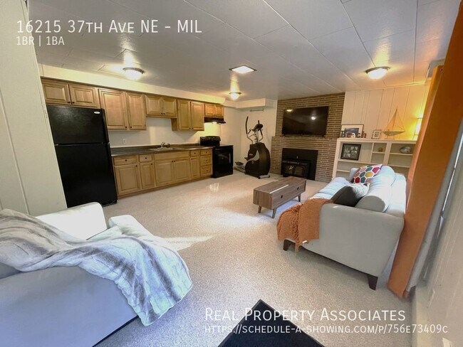 Building Photo - Application Pending - Charming MIL /Duplex...