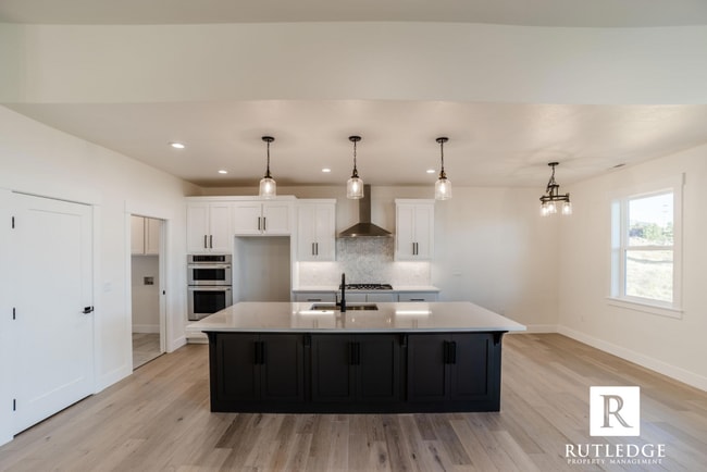 Building Photo - East Medford Cedar Links Living