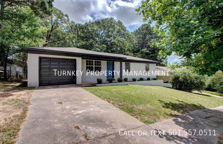 Primary Photo - 319 Malibu Dr